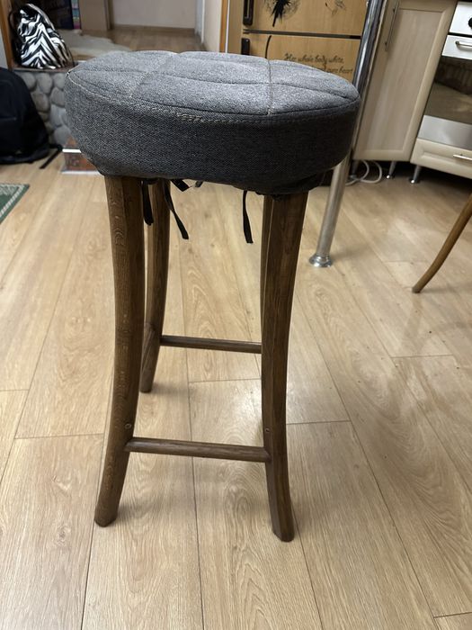 Стул барний високій дубовий