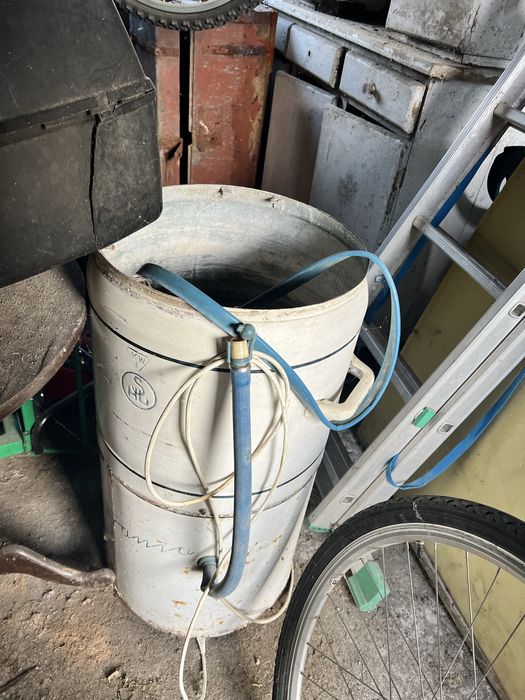 Kredens stary do remontu