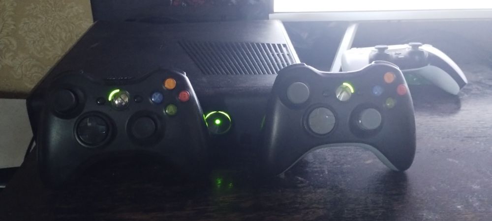 Продам Xbox 360 slim