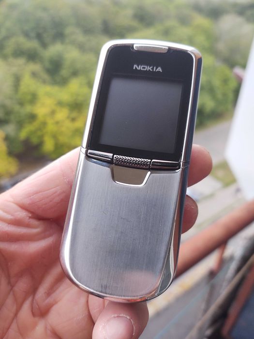 nokia 8800 classic.