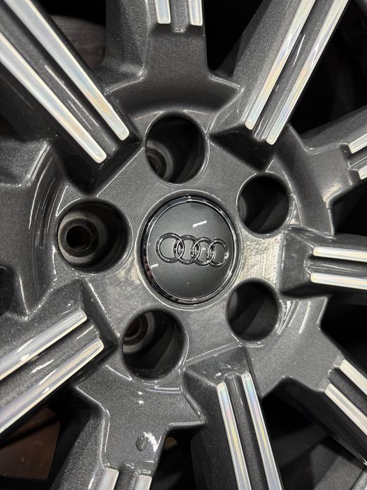 99 Оригинальные литые диски AUDI Q7 SQ7 5/112 R20 et33