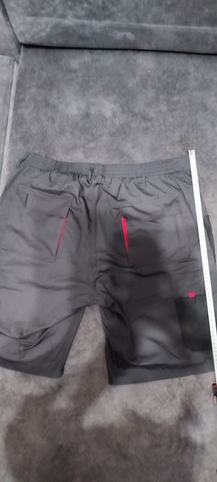 Продам рабочие шорты XL и рабочие штаны М.