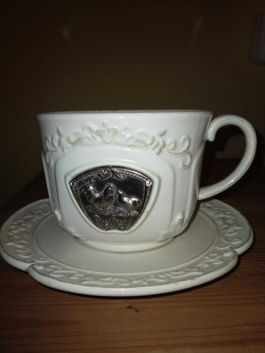 Filiżanki z podstawkami