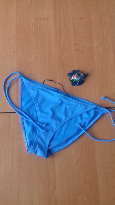 Блакитні плавки від купальника, 14 розмір.
Primark