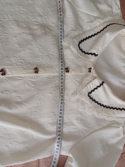 Жіноча елегантна біла блуза