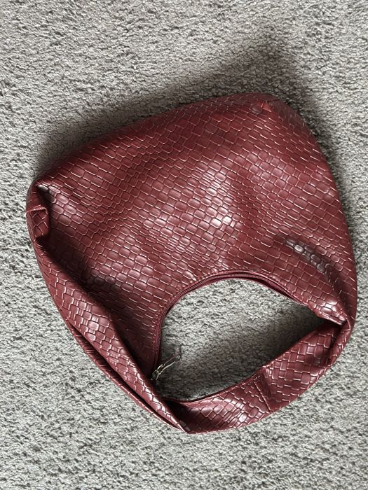 Стильна жіноча сумка у кольорі бургунді.Дуже вмістка нова