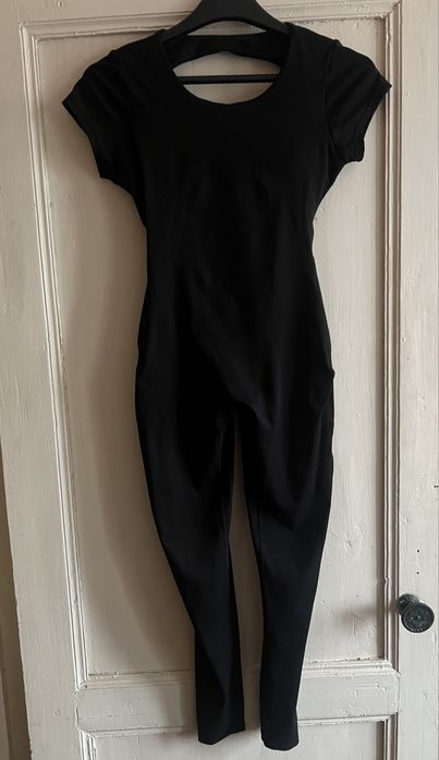 Комбінезон жіночий чорний з відкритою спиною