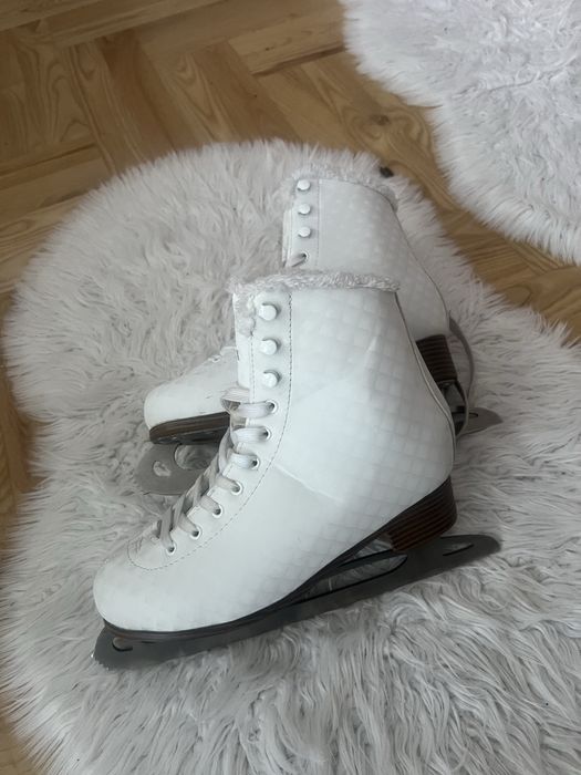 Lyzwy figurowe figurowki  decathlon broyx futerko 39 40 wiazane