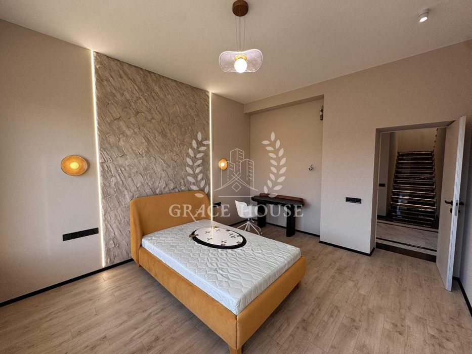 Продаж нового сучасного будинку з ремонтом 287 м², 10 сот, Ходосіївка