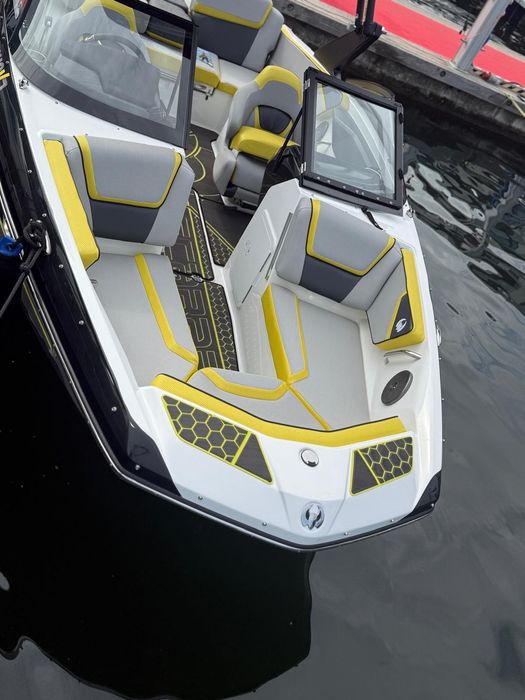 Motorówka SCARAB 195 – Wake Edition Package
