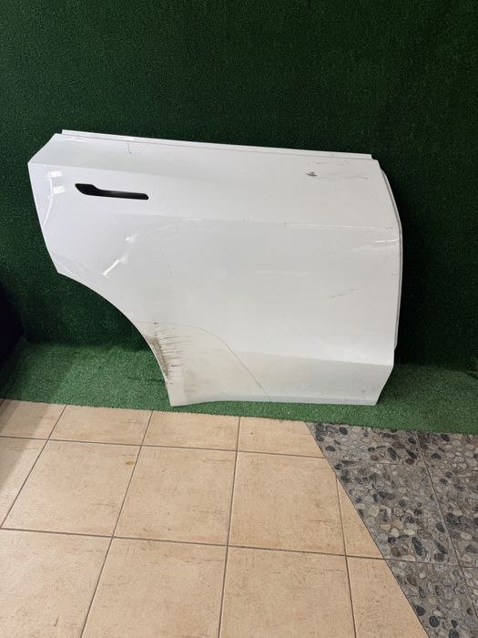 Дверь tesla model Y