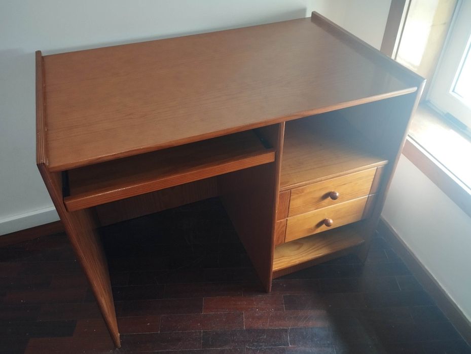 Mesa secretária de quarto