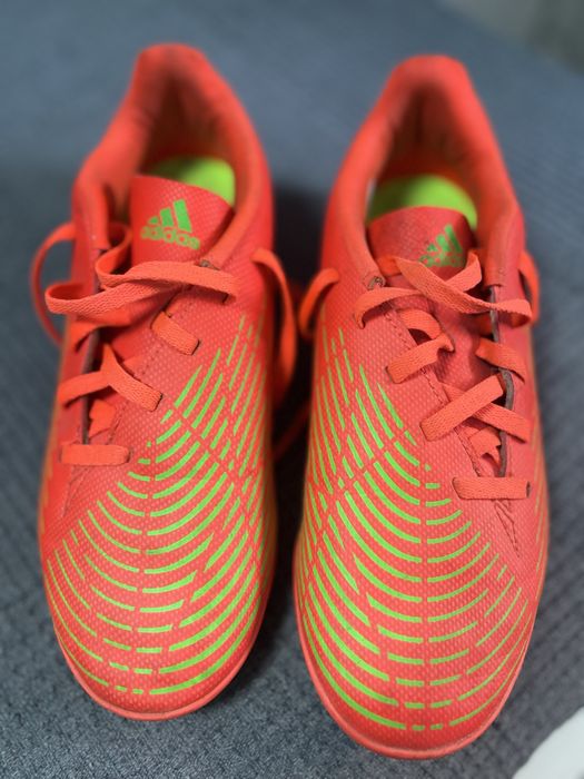 Chuteira Adidas predator vermelha em Bom estado