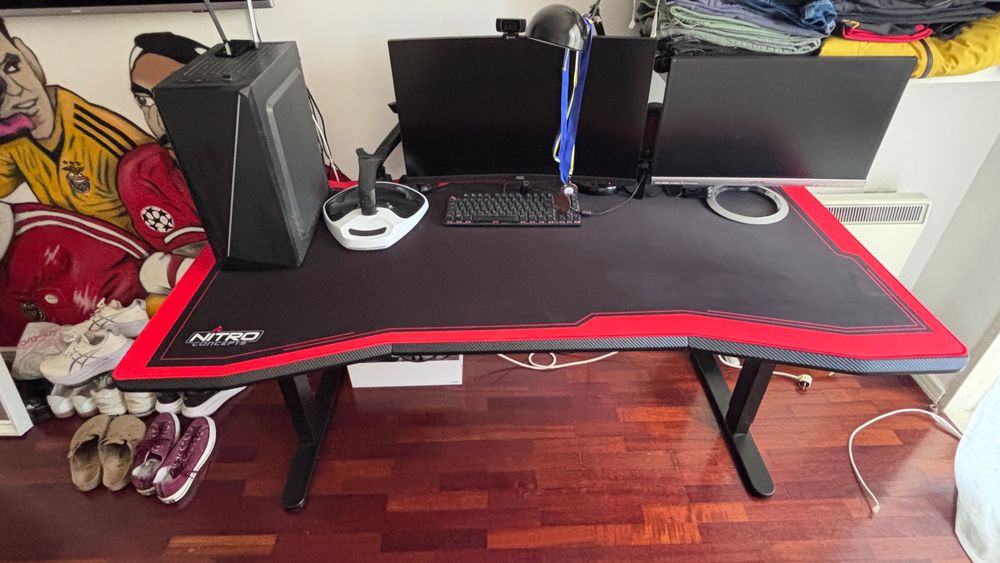 Pack Gaming: Secretária Nitro Concepts XL (170x70cm) + Cadeira NPlay