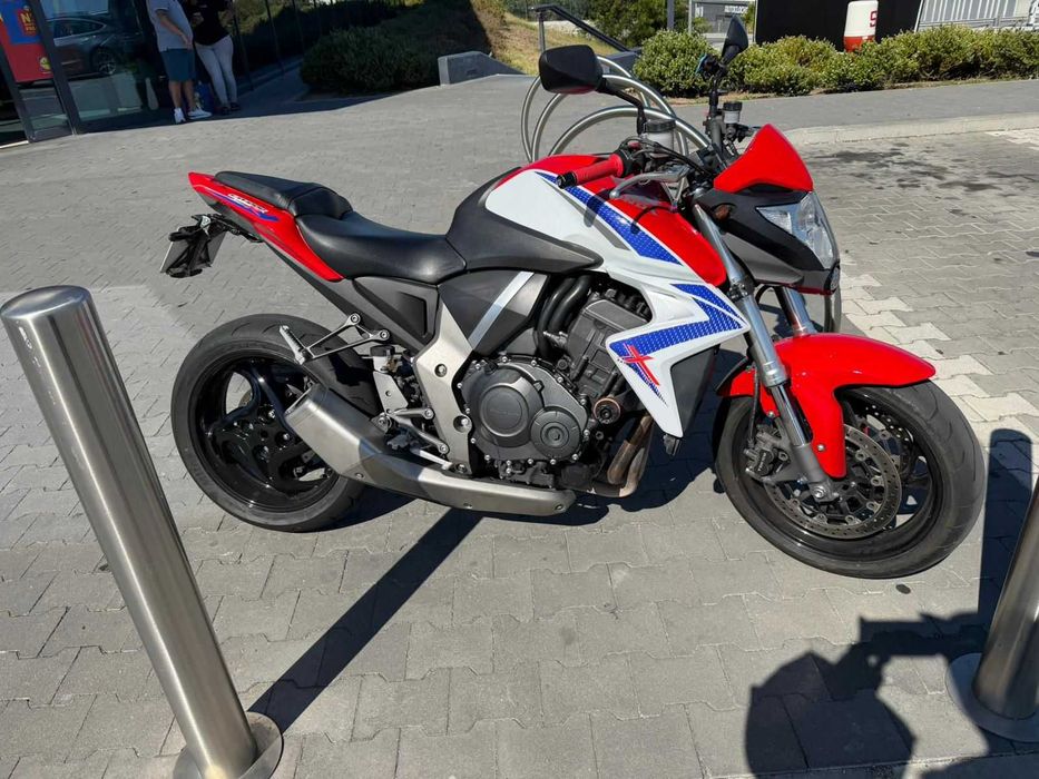 CB1000R SEM DETALHES - Opcional escape esportivo