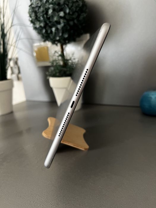Apple iPad 6th 32gb 2018 9.7 space gray ідеал планшет з гарантією