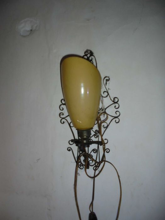 Lampa stara na sciane