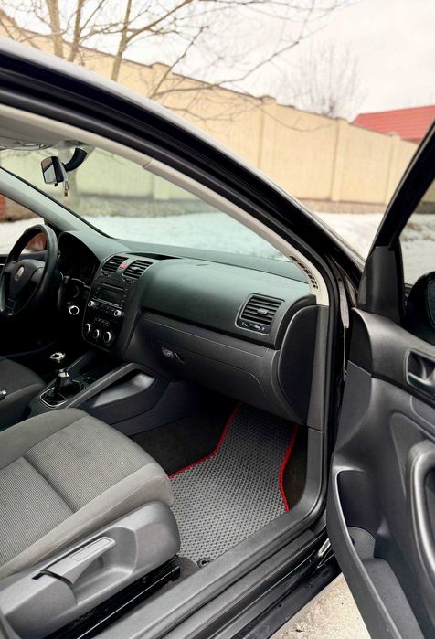 Продам  хорошего Фольксвагена Гольф-5