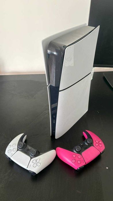 PS 5 Digital Edition + 2 pady + Gry