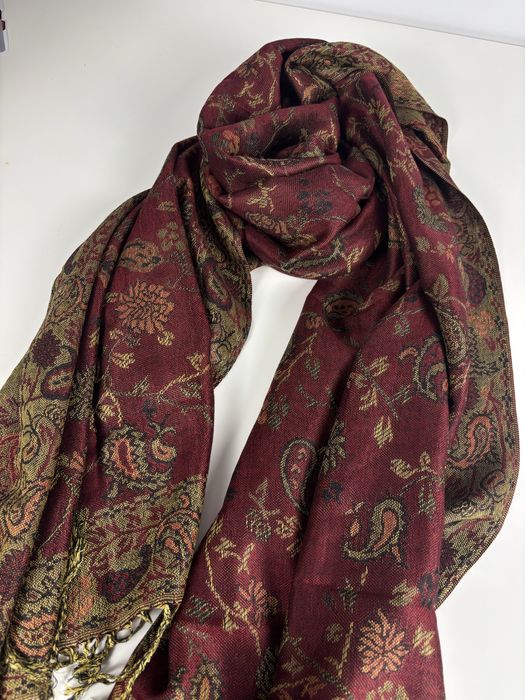 Nowy elegancki szal w paisley