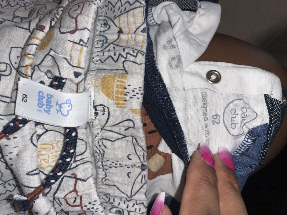 Roupas de bebés em bons condições