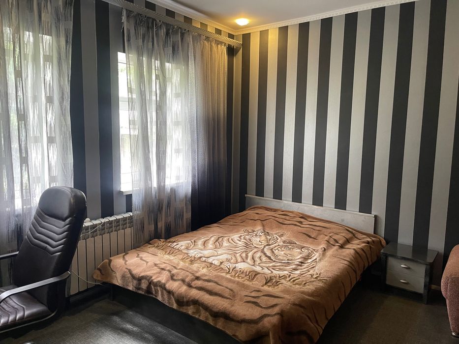 Продам будинок з ремонтом 80 м2 з великою ділянкою 25 соток,без %