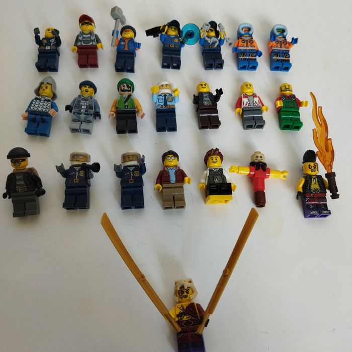 Продам  Минифигурку Лего