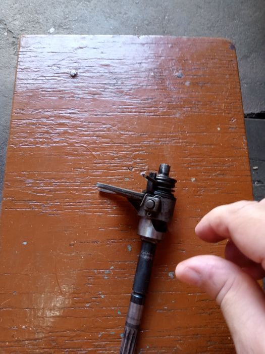 Вал переключения передач двигателя V 501 и V501M.