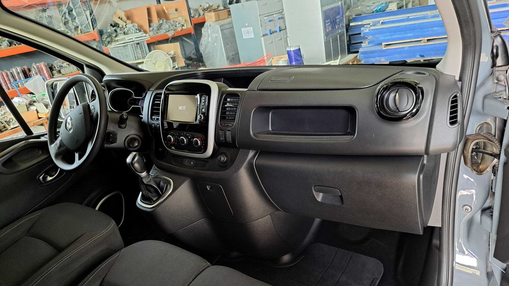 Renault Trafic 6 Lugares Automática
