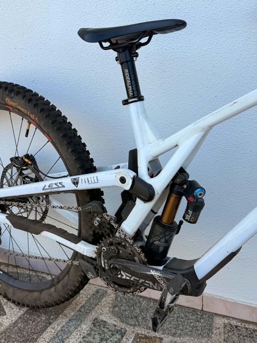 Commencal supreme v5 DH