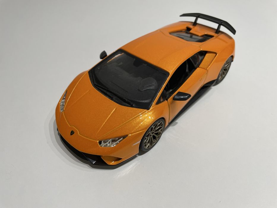 BURAGO 1:24 Lamborghini Huracan Performante PRYWATNA WYPRZEDAŻ POZNAŃ!
