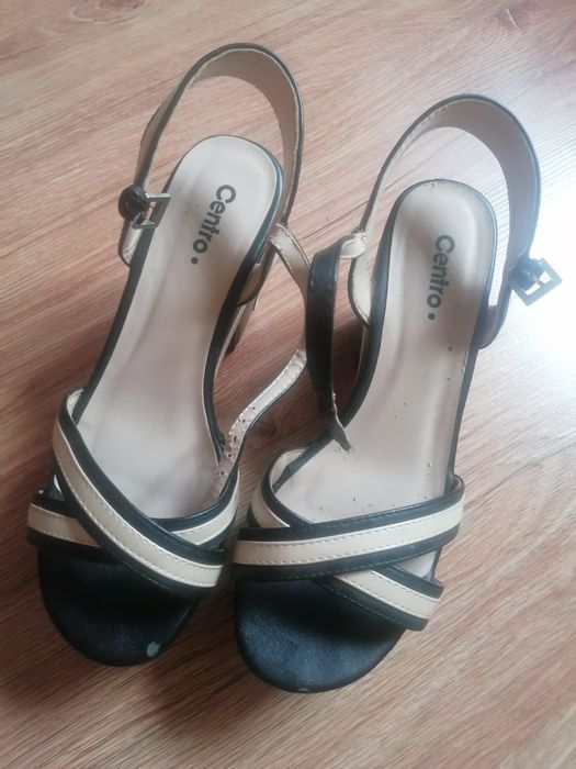 Sandały damskie na koturnie