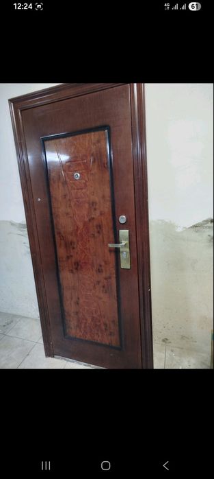 Вхідні двері металеві