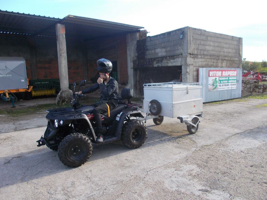 Reboque de transporte de animais.