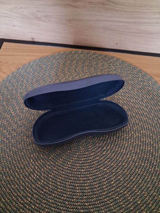 Etui twarde, futerał twardy na okulary