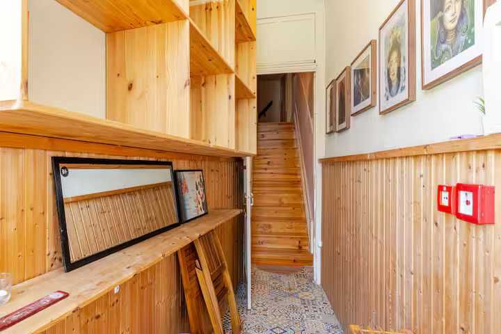 Quarto Vermelho para Arrendar ao Heroismo