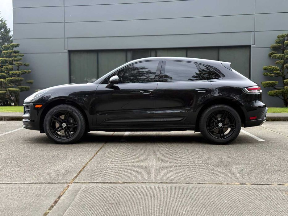 Porsche Macan      2022