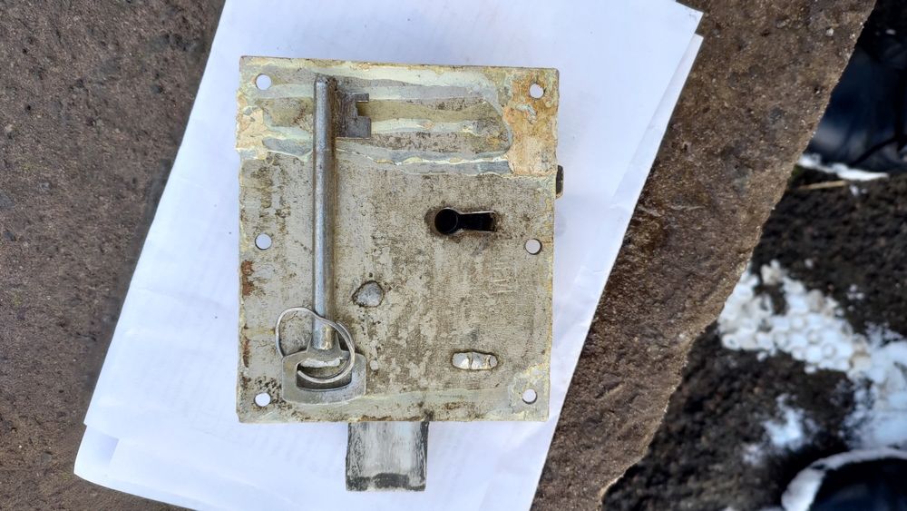 Дверной замок с предохранителем