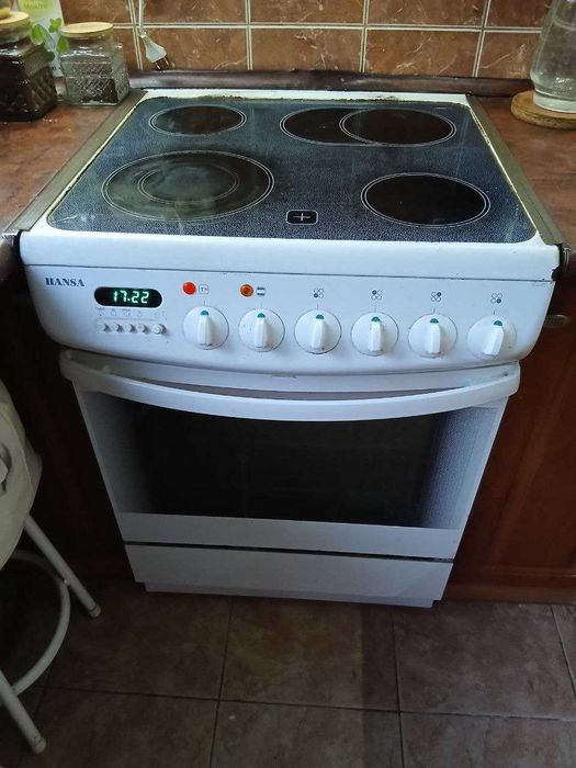 Продам электрическая плита Hansa / Elektroherd в рабочем состоянии!