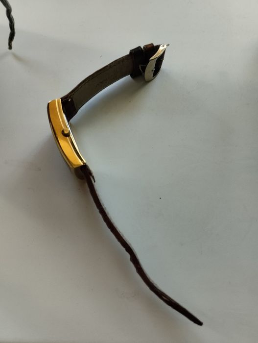 Продам жіночій годинник