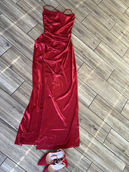 Sukienka na bal z butami