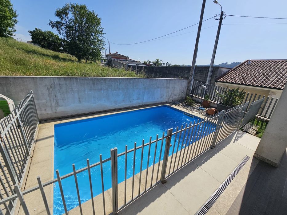Moradia T3+1 com jardim e piscina