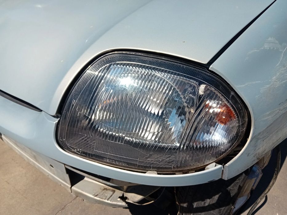 Ótica / farol esquerda RENAULT Clio II (BB0/1/2_, CB0/1/2_)