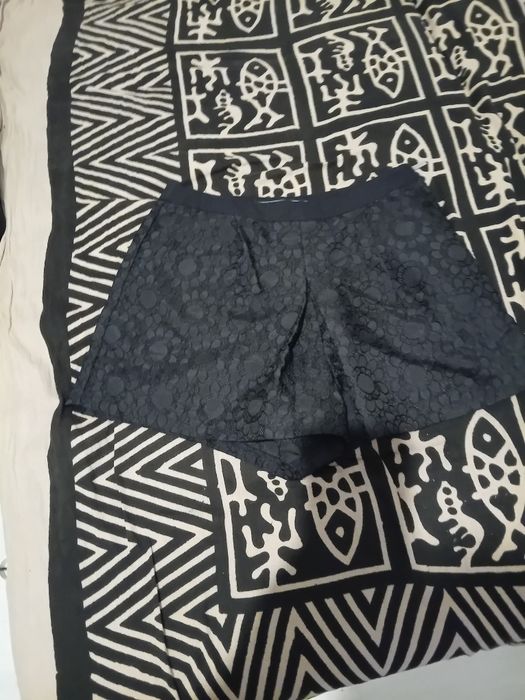 Calção preto com relevo