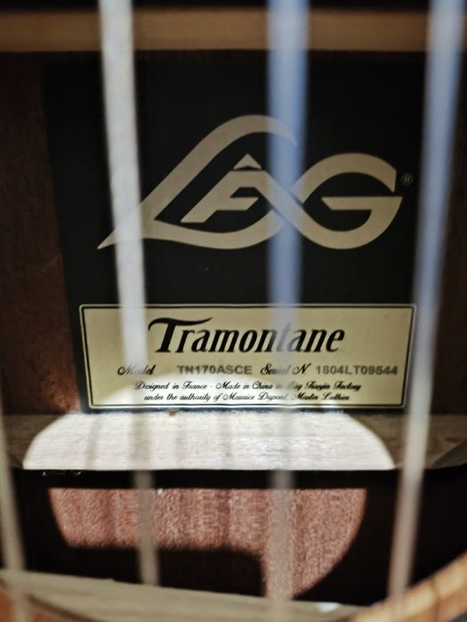 Guitarra LAG Tramontane TN170ASCE + amplificador  Fender Mustang I