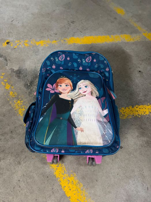 Mochila escolar criança
