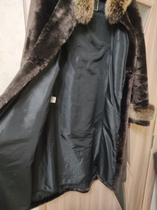 Продам шубу мутонову