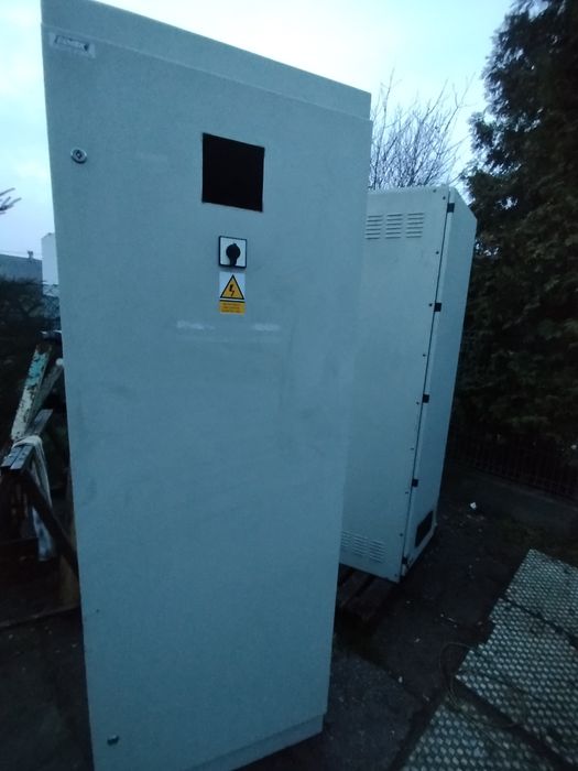 Sprzedam szafę stalową "elektryczną"