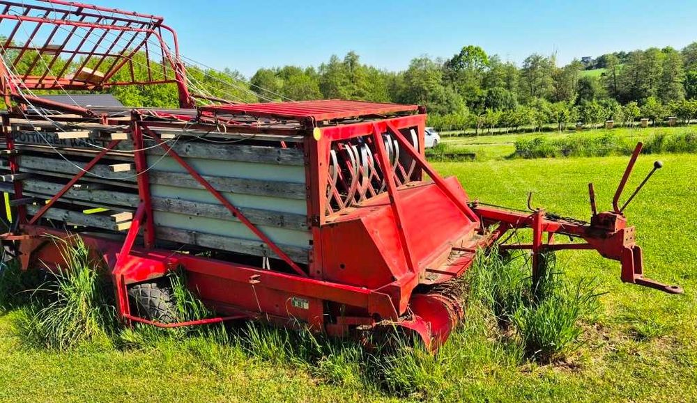 Przyczepa samozbierająca Pottinger Kadett
