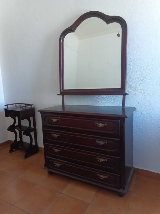 Cómoda com espelho